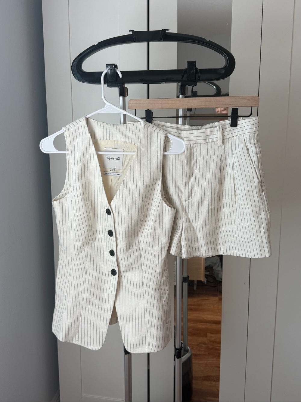 Madewell Cream Pinstripe Sleeveless Button Vest Size 2